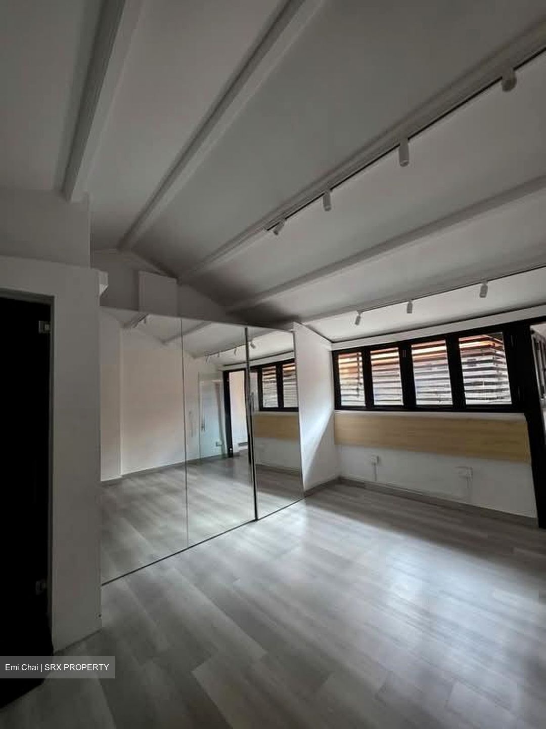 Bussorah Street (D7), Shop House #589655441